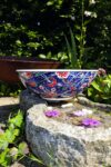 Flot blå tyrkisk keramik skål med skønne blomstermotiver, inspireret af Paradisets have. Blyfri håndlavet kvalitet