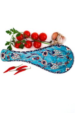 Dekorativ farverig ske holder i håndlavet blyfri keramik der tåler opvaskemaskine. Turkis med tulipanmotiver