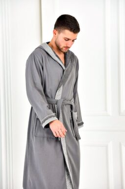 Organic & luxurious men's bathrobe with borders and a hood